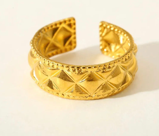 Ring Laura